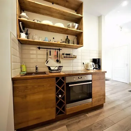 3 Bedroom / Compact Old Town Apartment