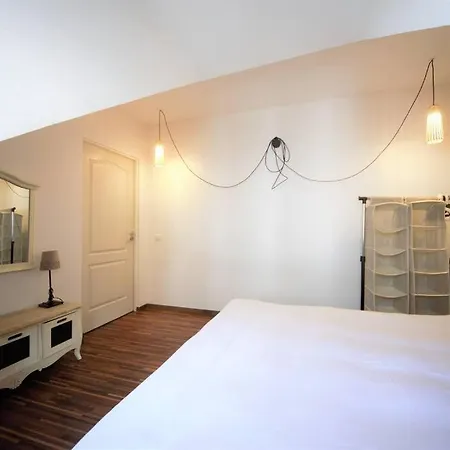 3 Bedroom / Compact Old Town